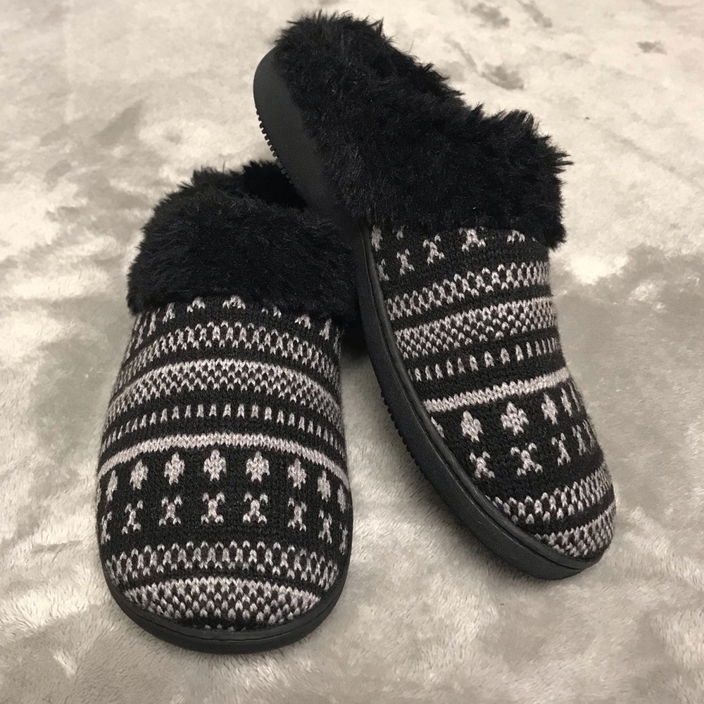 3/30$ 💫 Isotoner Faux Fur Slip Resistant Slippers